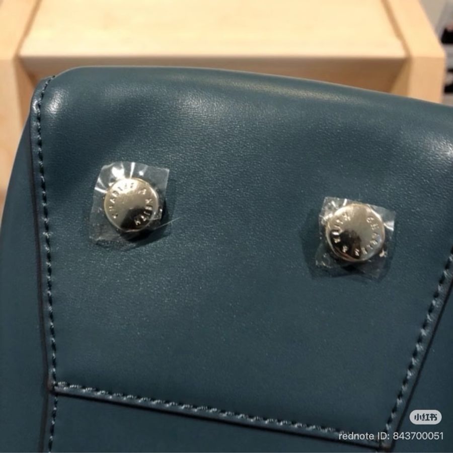 Charles & Keith 小ck 藏青藍兩用多功能肩背包-16