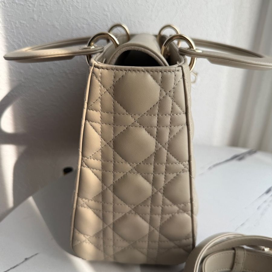 Dior 黛妃 有斜背帶 5*5 奶茶色-6