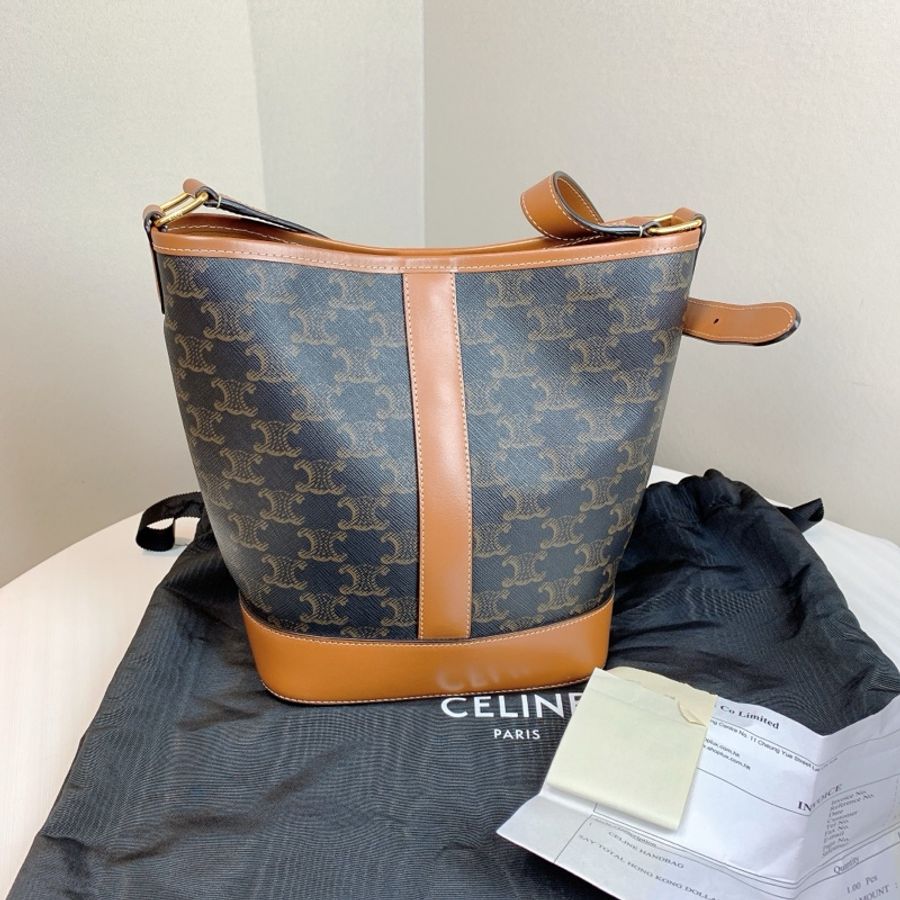 賽琳/Celine Triomphe Bucket 小號凱旋門經典老花棕色水桶包 輕盈又時尚的日常款 配件:塵袋,購證18x13x22cm-0