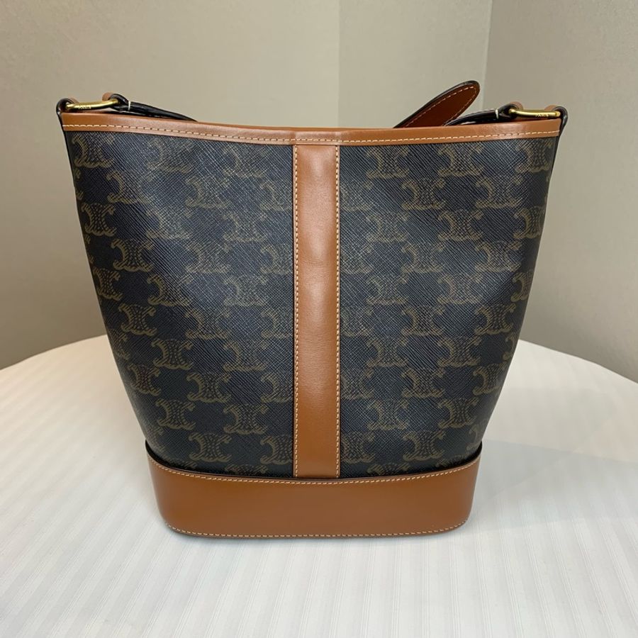 賽琳/Celine Triomphe Bucket 小號凱旋門經典老花棕色水桶包 輕盈又時尚的日常款 配件:塵袋,購證18x13x22cm-3
