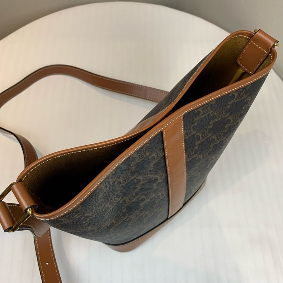 賽琳/Celine Triomphe Bucket 小號凱旋門經典老花棕色水桶包 輕盈又時尚的日常款 配件:塵袋,購證18x13x22cm-5