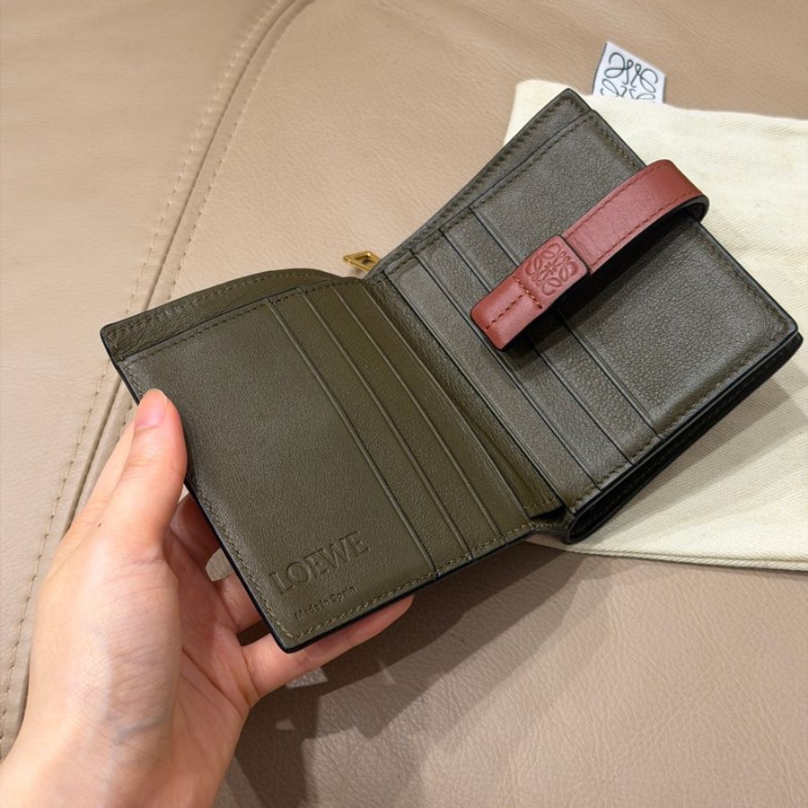 🈶購證❤️ loewe #藕粉色 #荔枝牛皮 #短夾 #錢包-7