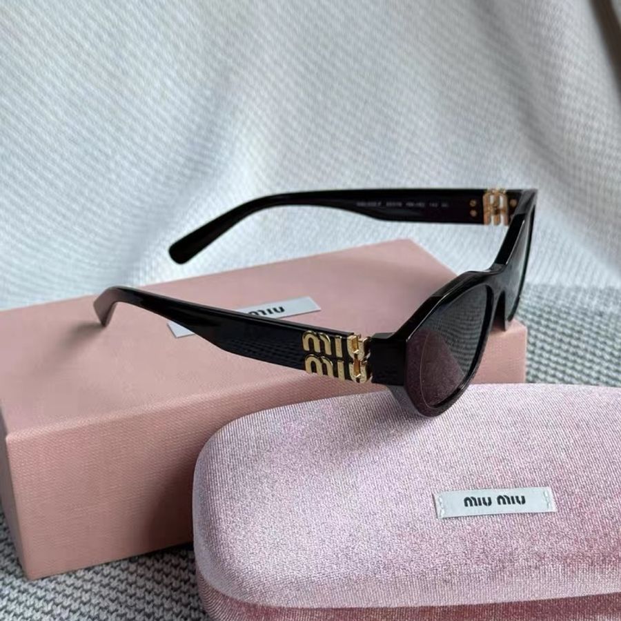 🌷新款！全新! Miu Miu Logo設計 太陽眼鏡/墨鏡 03s-1