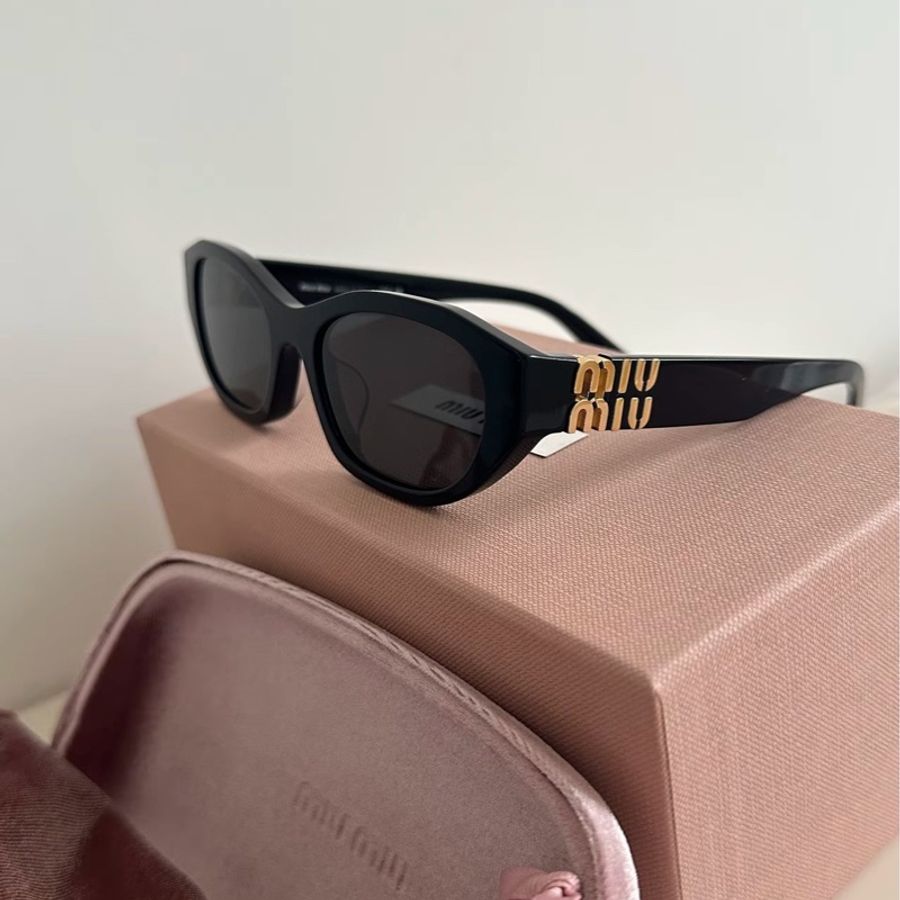 🌷新款！全新! Miu Miu Logo設計 太陽眼鏡/墨鏡 03s-3