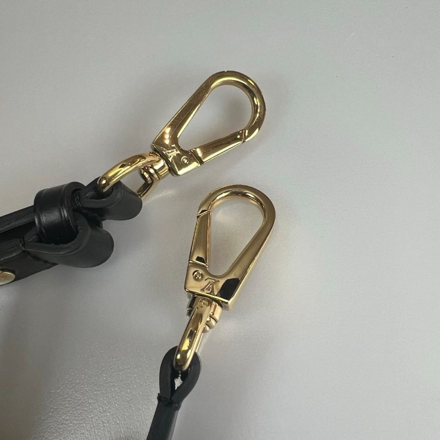 LV 黑水波紋皮革金銀轉釦TWIST包-11