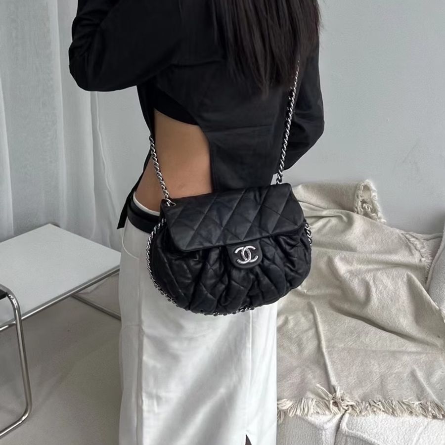 Chanel • 稀有黑銀牛皮滾邊鏈條南瓜包-1