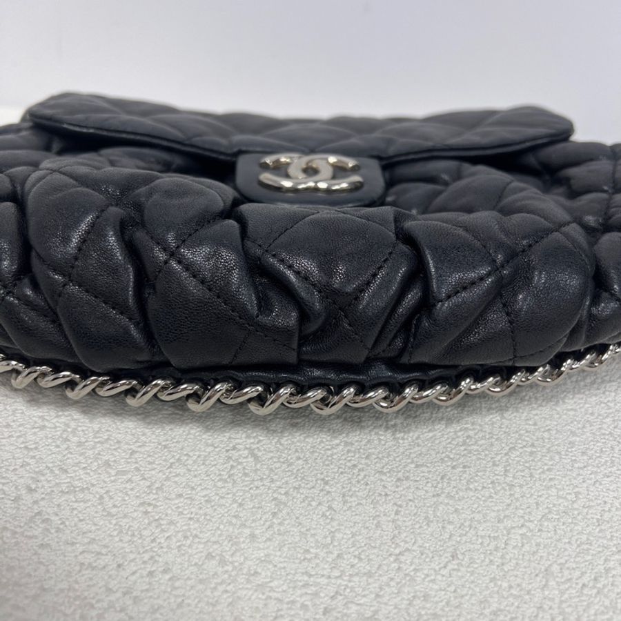 Chanel • 稀有黑銀牛皮滾邊鏈條南瓜包-9