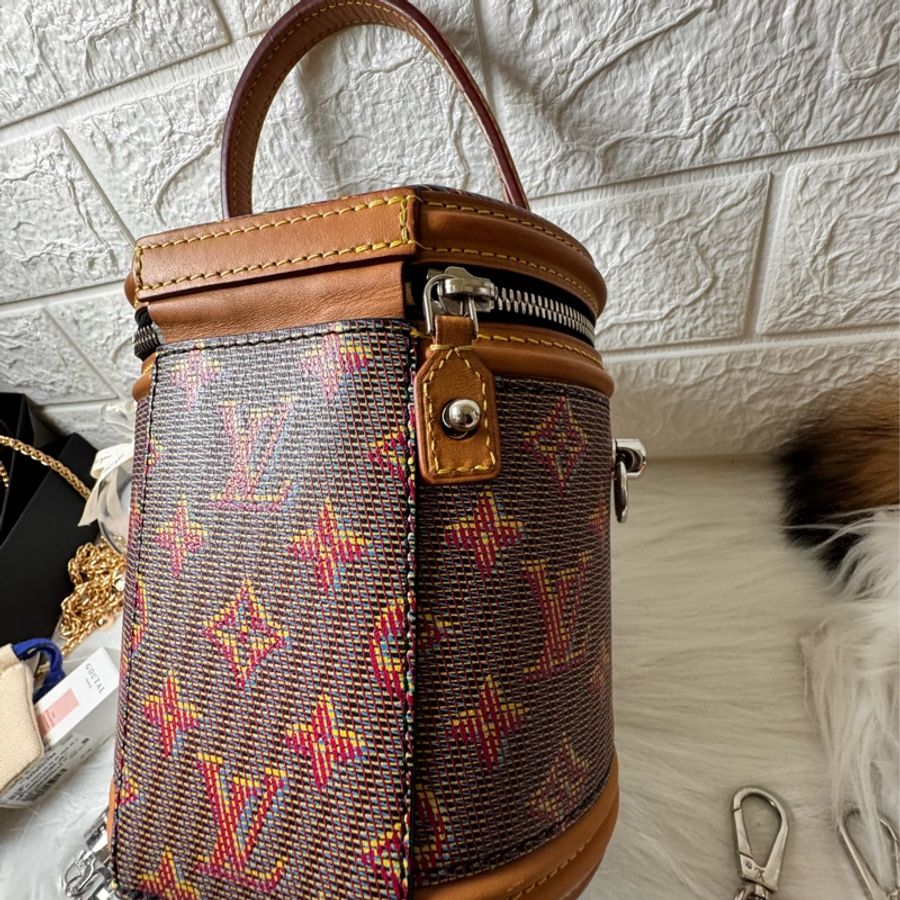 Louis Vuitton 路易威登 M55457 秀款 CANNES拼色手提/肩背圓桶包-15