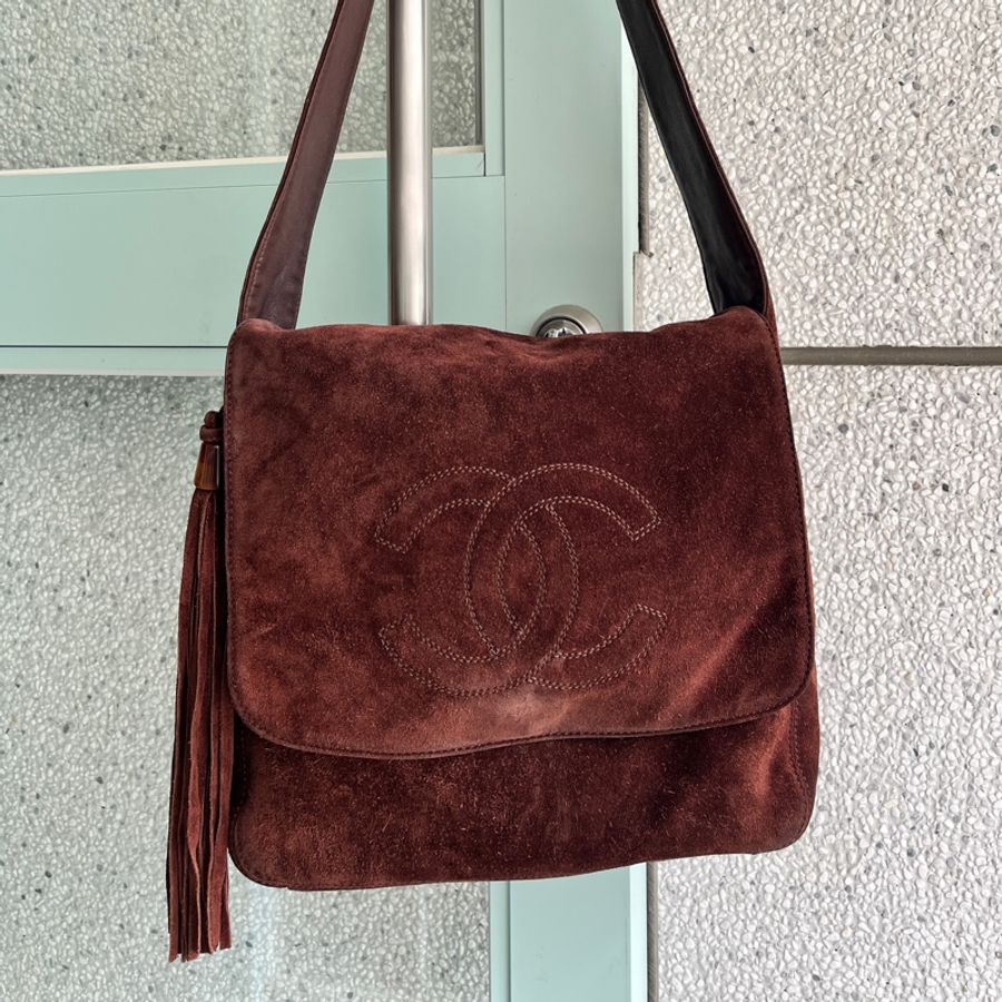 香奈兒 CHANEL 中古老香 可可棕色麂皮側背方包 通勤郵差包 流蘇吊飾-7
