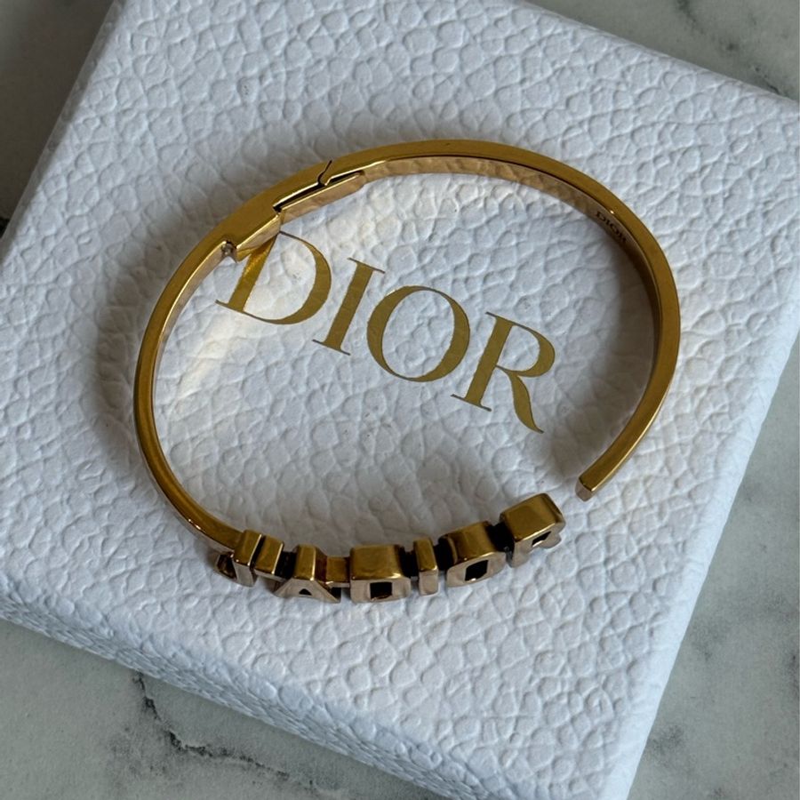 Dior復古金字母手環🫶-1