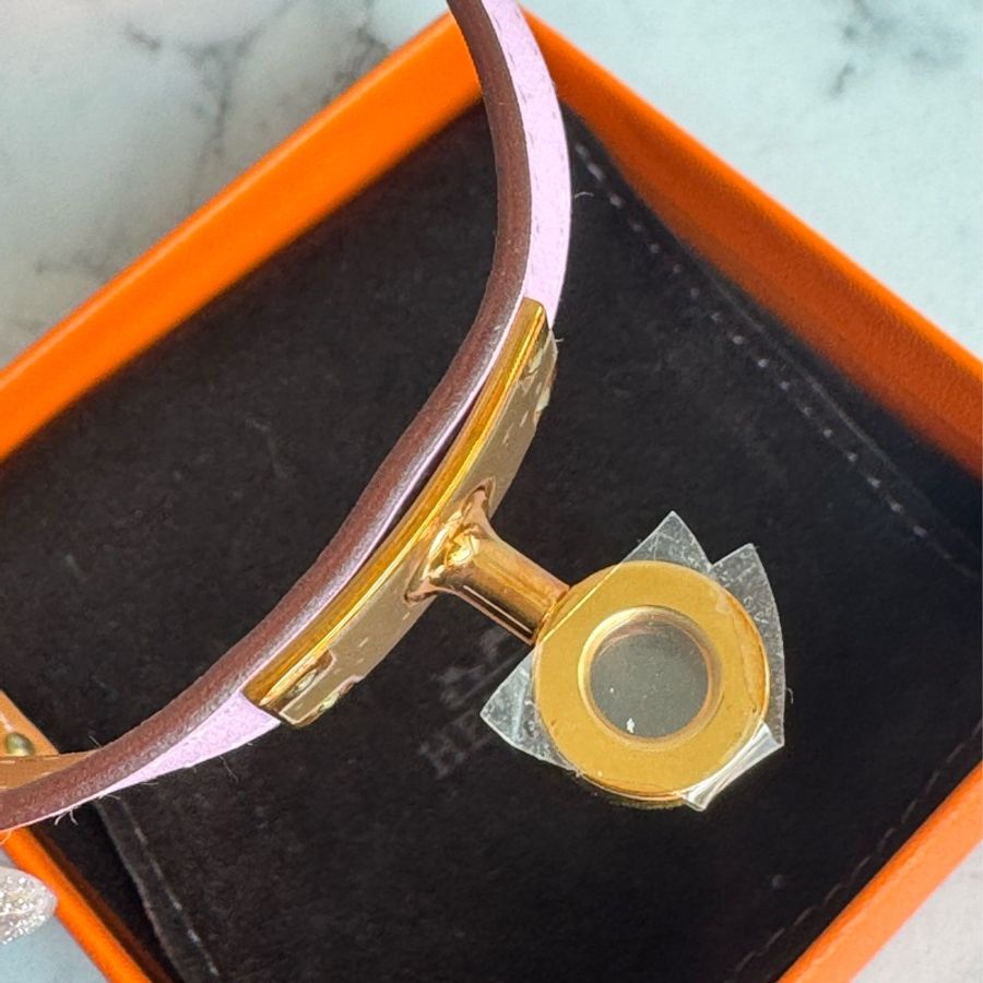 Hermes櫻花粉皮革金釦kelly手環-15