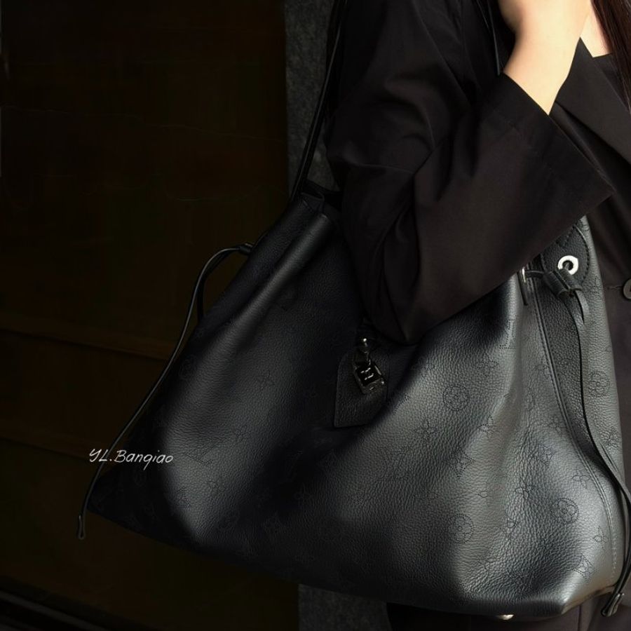 Y2023-LV Boundless黑牛皮雷射洞洞托特包M13179-0