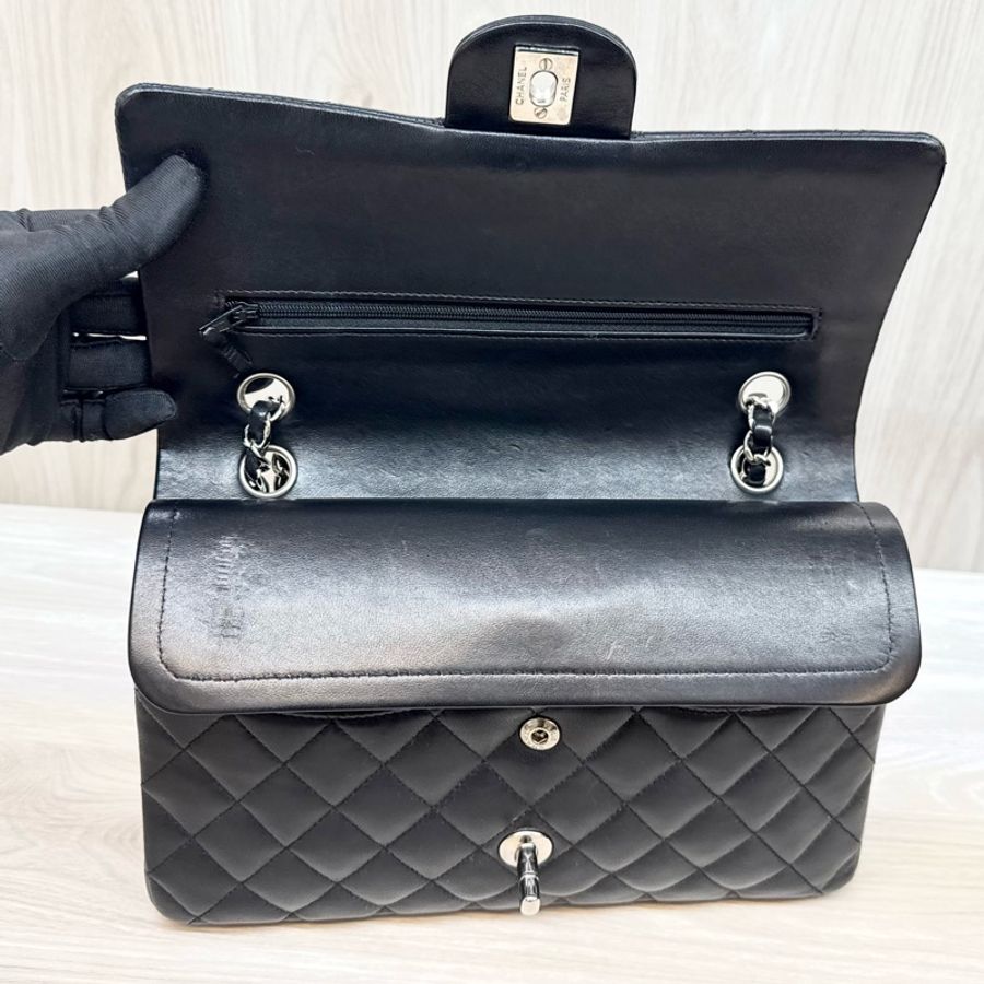 CHANEL黑銀羊皮CF25口蓋包A01112-9