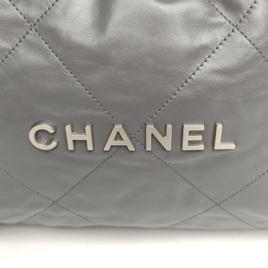CHANEL 22BagTote托特包中號灰色牛皮晶片開銀扣-4