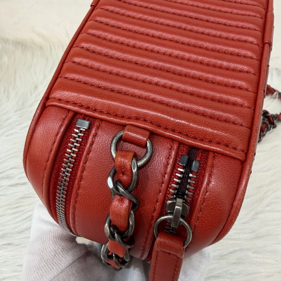 CHANEL BOY CAMERA COCO 19 紅色 暗紅 牛皮 復古銀鍊 相機包肩背包手機包斜背包拉鍊包-6