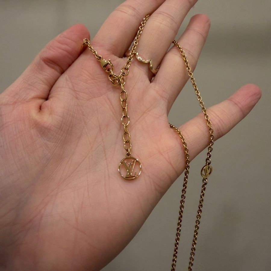 LV 金色Essential V字項鍊M00857-4