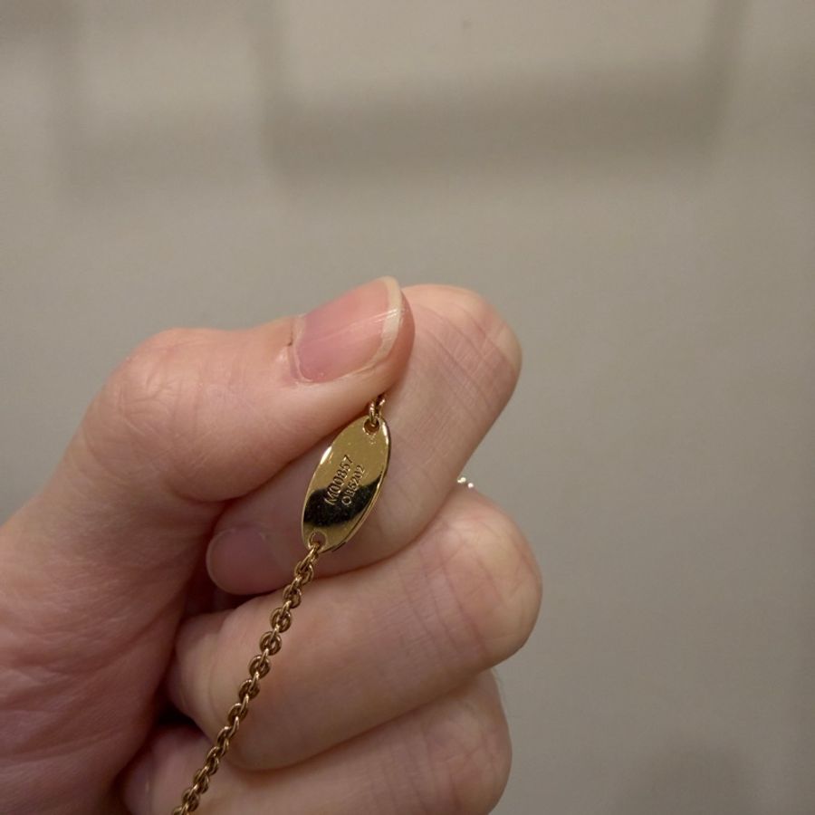 LV 金色Essential V字項鍊M00857-6