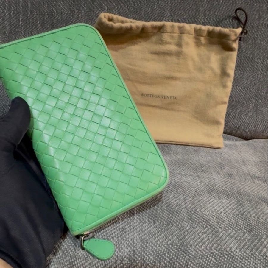 Bottega Veneta 淺綠長夾 二手狀況好(有防塵袋沒盒子)-0