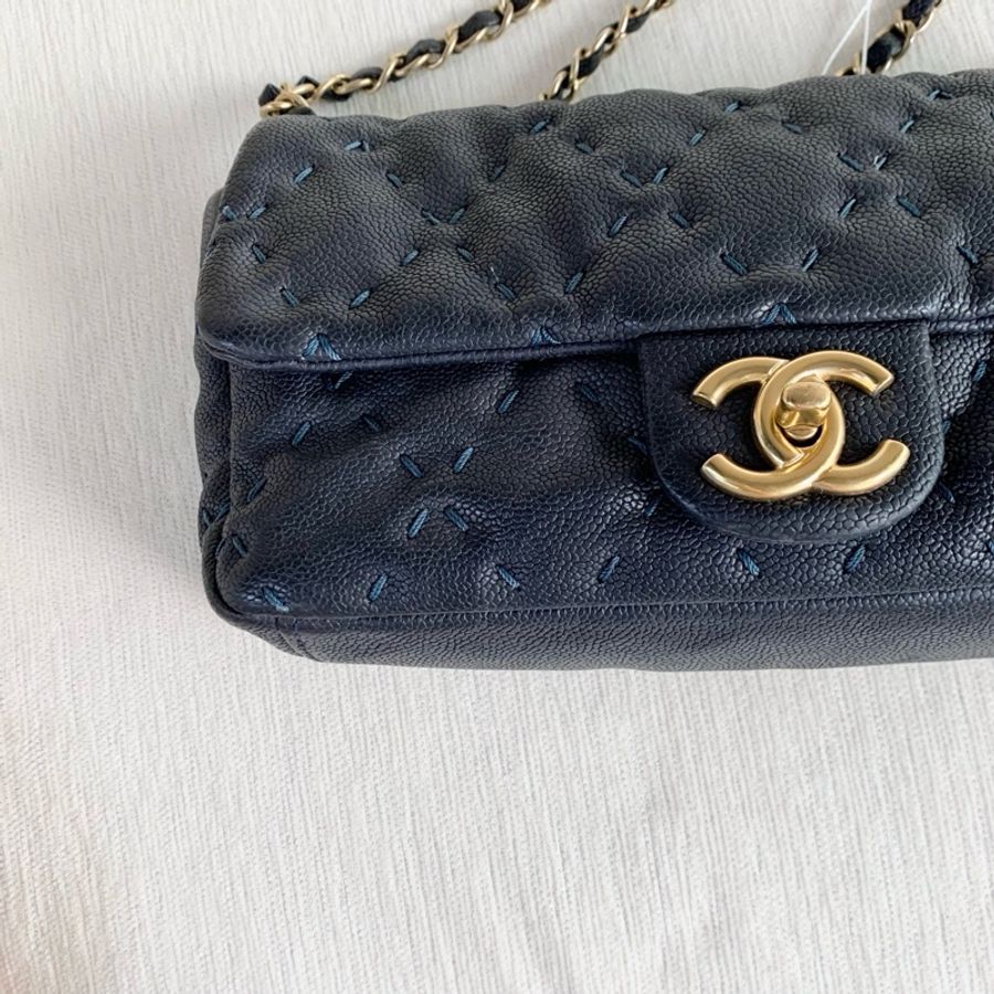 Chanel • 藍黑色外縫線荔枝牛皮Cf 25-9