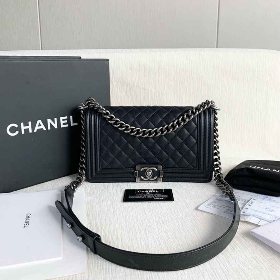 Chanel • 經典黑銀琺瑯釦牛皮Le Boy 25中號-2