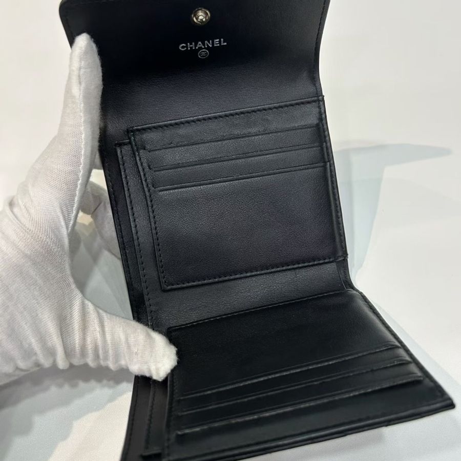 Chanel • 經典Le Boy黑銀羊皮三折短夾-9