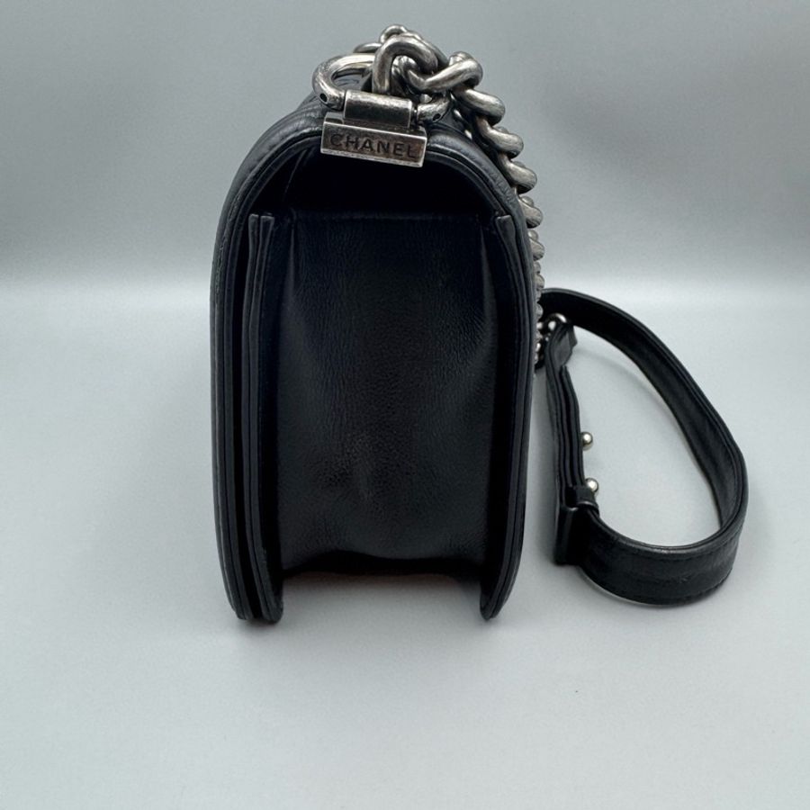 Chanel • 經典黑銀外縫線牛皮Le Boy 25 中號-4
