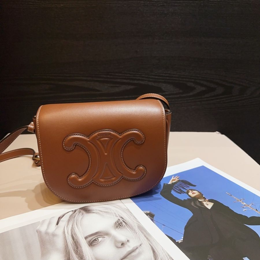Celine 咖牛皮cuir triomphe folco-0
