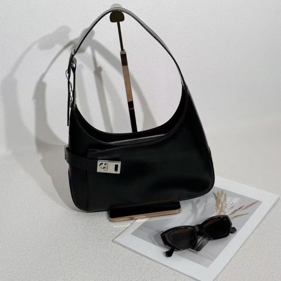 Ferragamo 黑銀扣 牛皮馬蹄扣 Hobo腋下包box亮面31*6*22   9新 配件塵袋-1