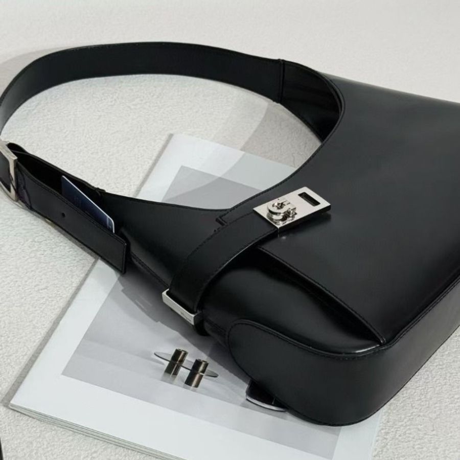 Ferragamo 黑銀扣 牛皮馬蹄扣 Hobo腋下包box亮面31*6*22   9新 配件塵袋-6