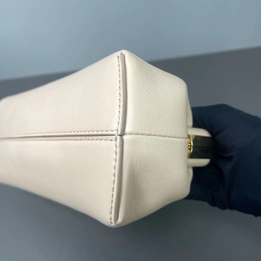 Fendi First F形秀場同款 First夾子包雲朵餃子包有肩帶 手拿肩背均可 22*17*9 9新 配件塵袋-5
