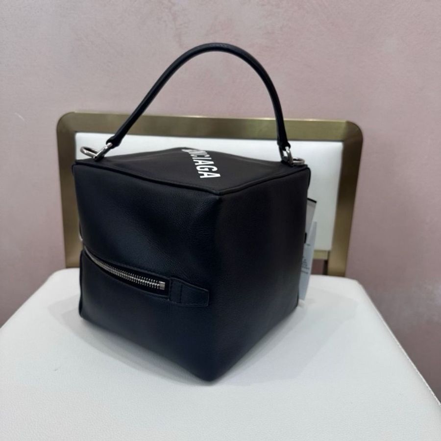 Balenciaga 黑色骰子包手提肩背包16*16*16 95新 配件塵袋-5