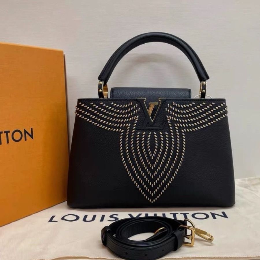 LV 限定黑金釘珠capucines系列肩背包31*20*11 9新 配件塵袋-1