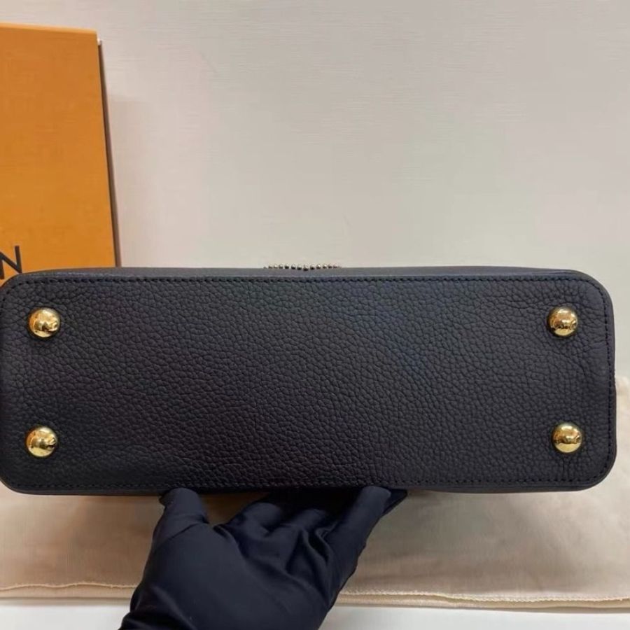 LV 限定黑金釘珠capucines系列肩背包31*20*11 9新 配件塵袋-2