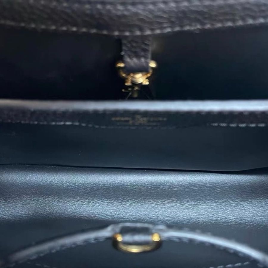 LV 限定黑金釘珠capucines系列肩背包31*20*11 9新 配件塵袋-3