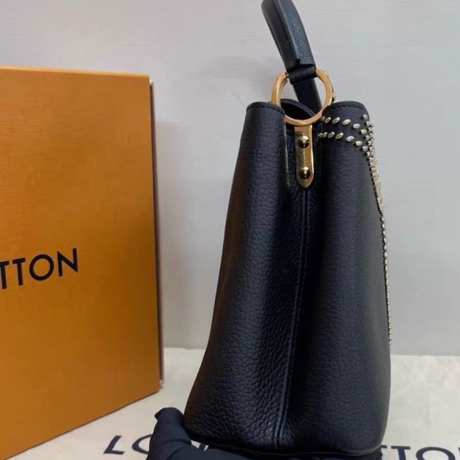 LV 限定黑金釘珠capucines系列肩背包31*20*11 9新 配件塵袋-6