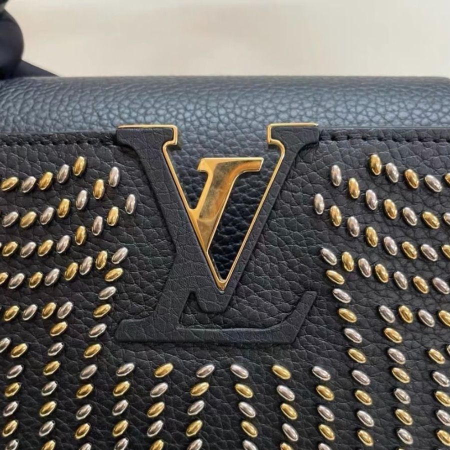 LV 限定黑金釘珠capucines系列肩背包31*20*11 9新 配件塵袋-7