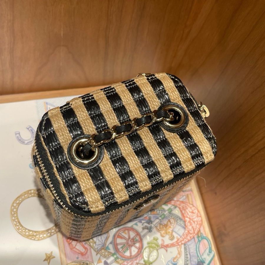 Chanel • 稀有黑白拉菲草金釦小盒子包 帶膜✨-9