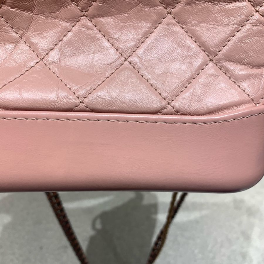 Chanel • Gabrielle 經典牛皮流浪包小號 櫻花粉 金釦 🌸 有卡✔️-15