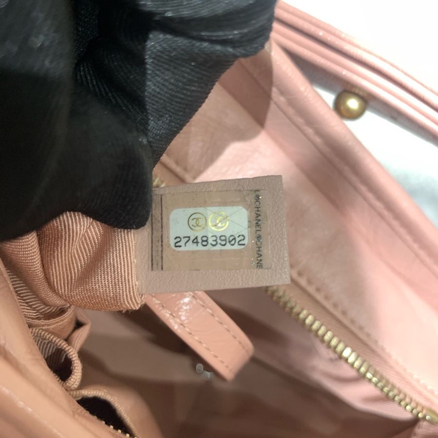 Chanel • Gabrielle 經典牛皮流浪包小號 櫻花粉 金釦 🌸 有卡✔️-23
