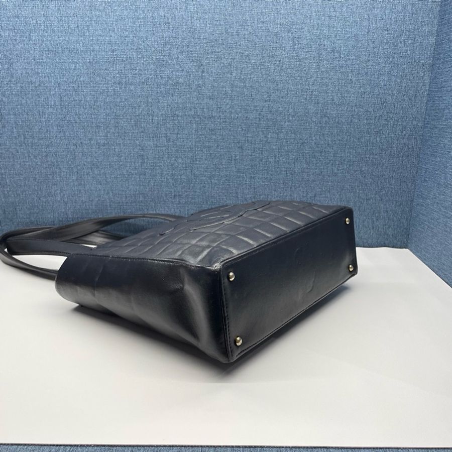 Chanel • 黑金冰格大Logo羊皮托特包-9