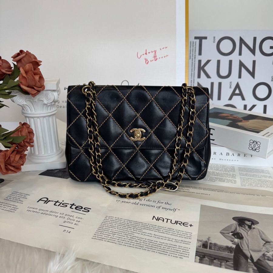 Chanel • 黑金外縫線大菱格紋牛皮Cf 25-5