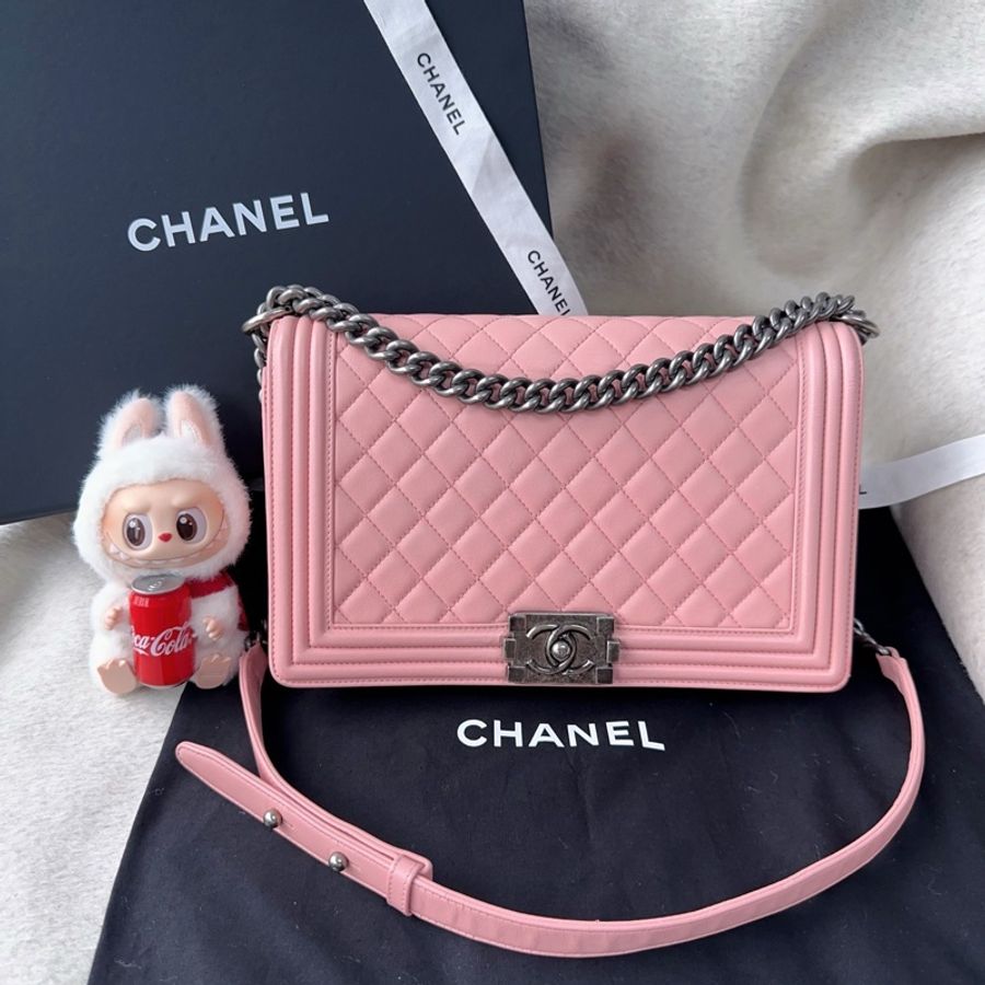 Chanel • 櫻花粉銀釦牛皮中大號 Le Boy 28-2