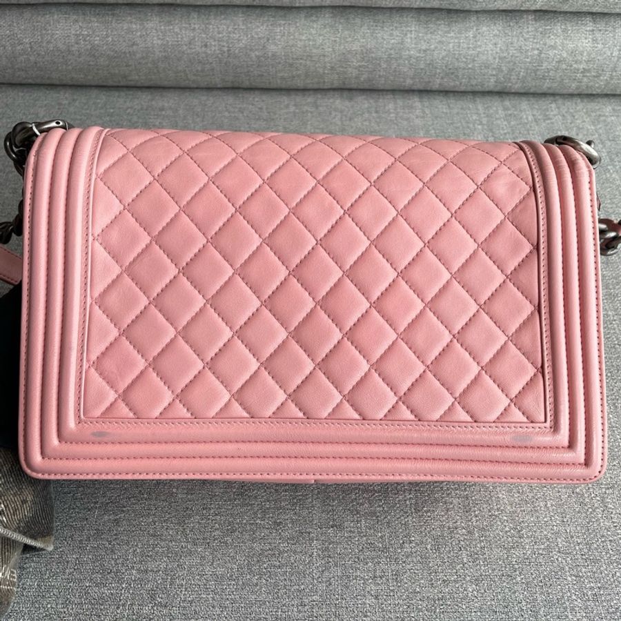 Chanel • 櫻花粉銀釦牛皮中大號 Le Boy 28-9