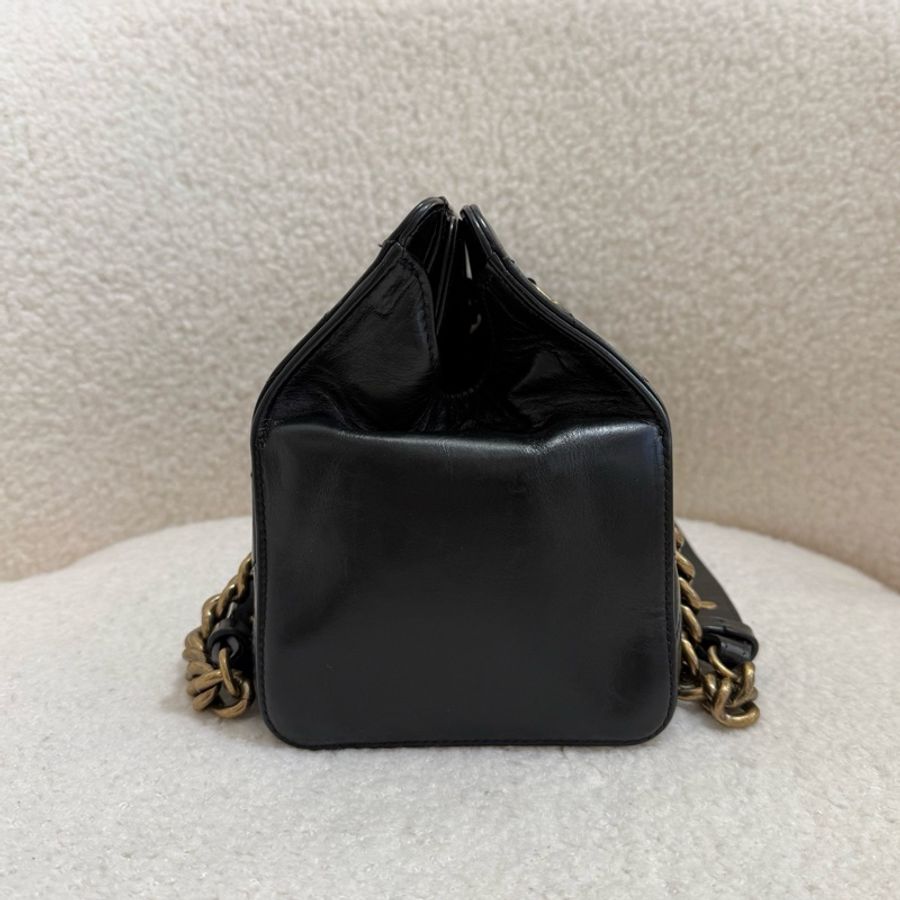 Chanel • 孟買黑金油臘牛皮鏈條肩背包-6