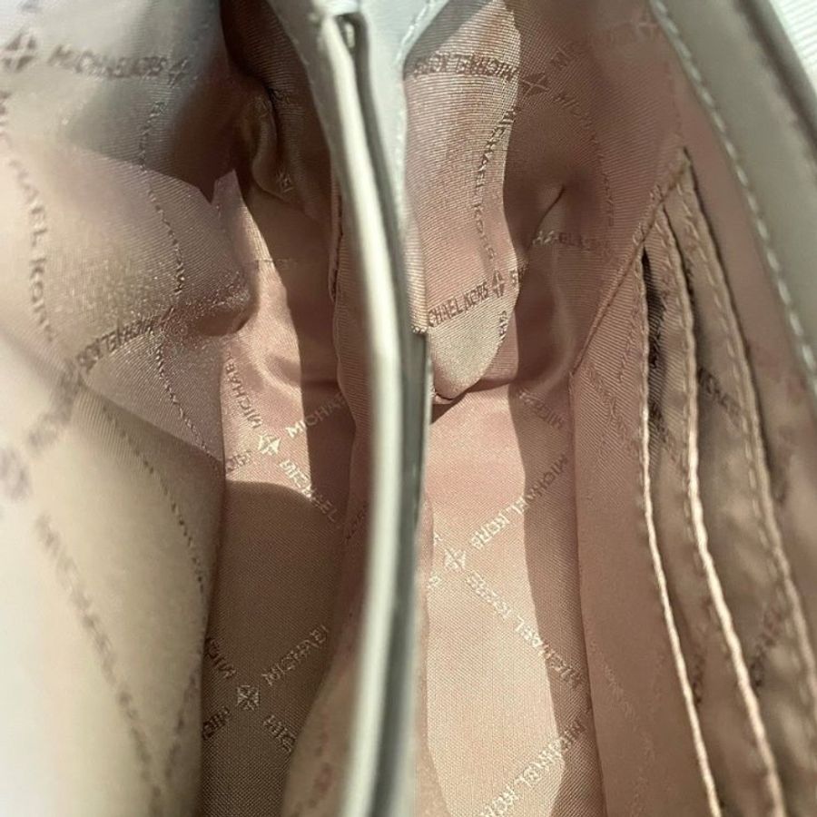 快速出貨!【Michael Kors】防刮皮革素色肩背斜背包-大象灰-3
