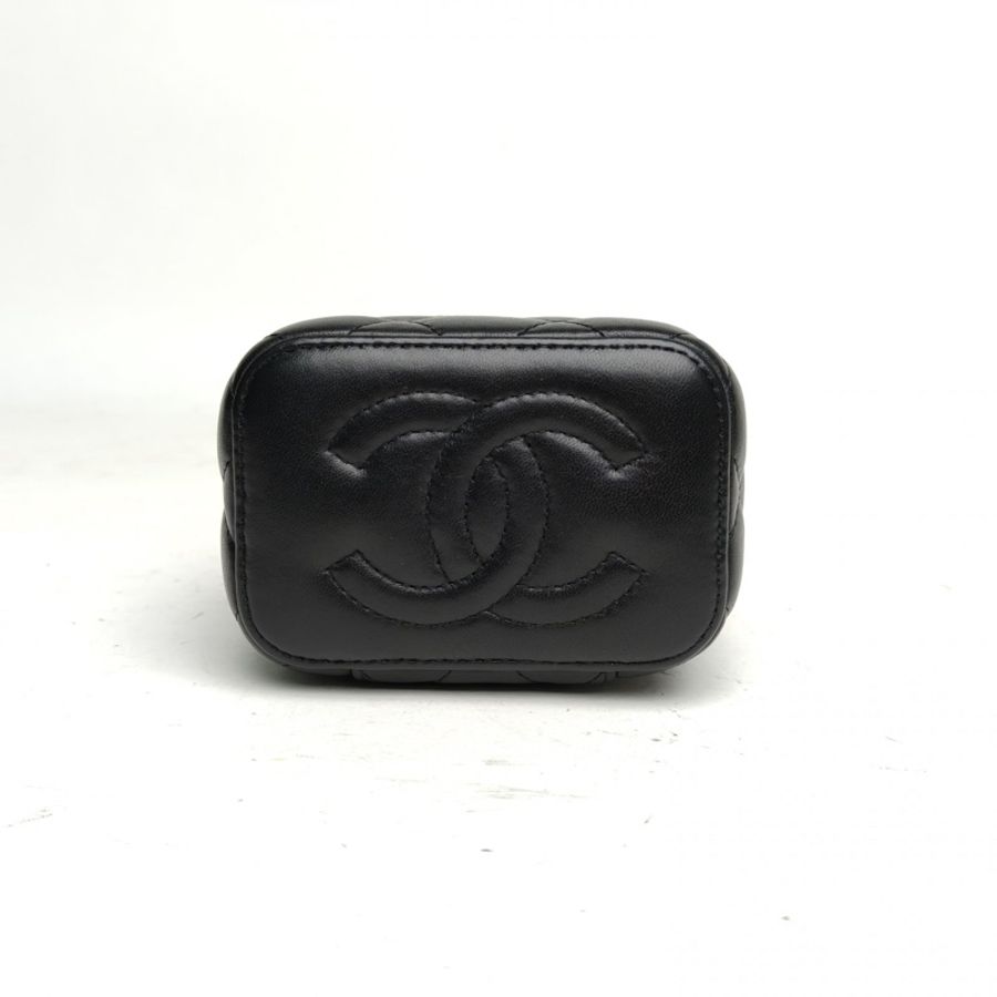 CHANEL 黑色羊皮鐳射標金扣24B方盒子化妝包水鑽手柄-3
