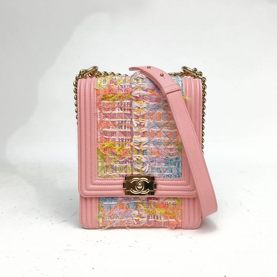 CHANEL Leboy豎版16cm粉色毛呢27開金扣-0