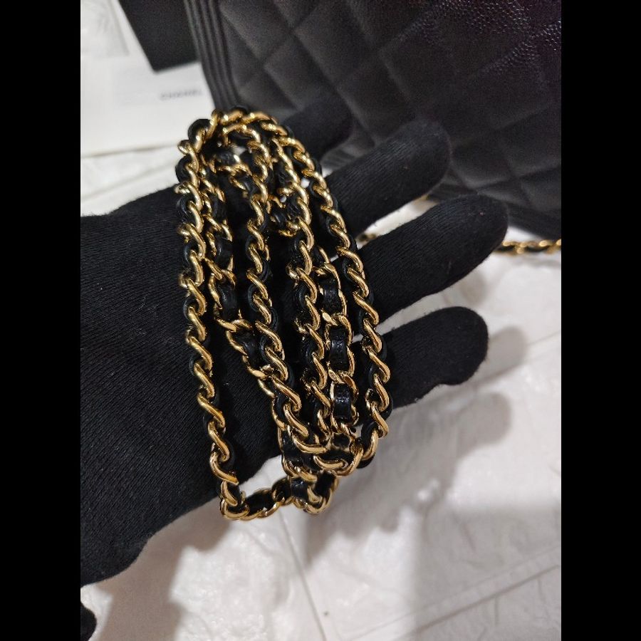 CHANEL 香奈兒的經典Boy 系列粒紋小牛皮金釦WOC 斜背包-21