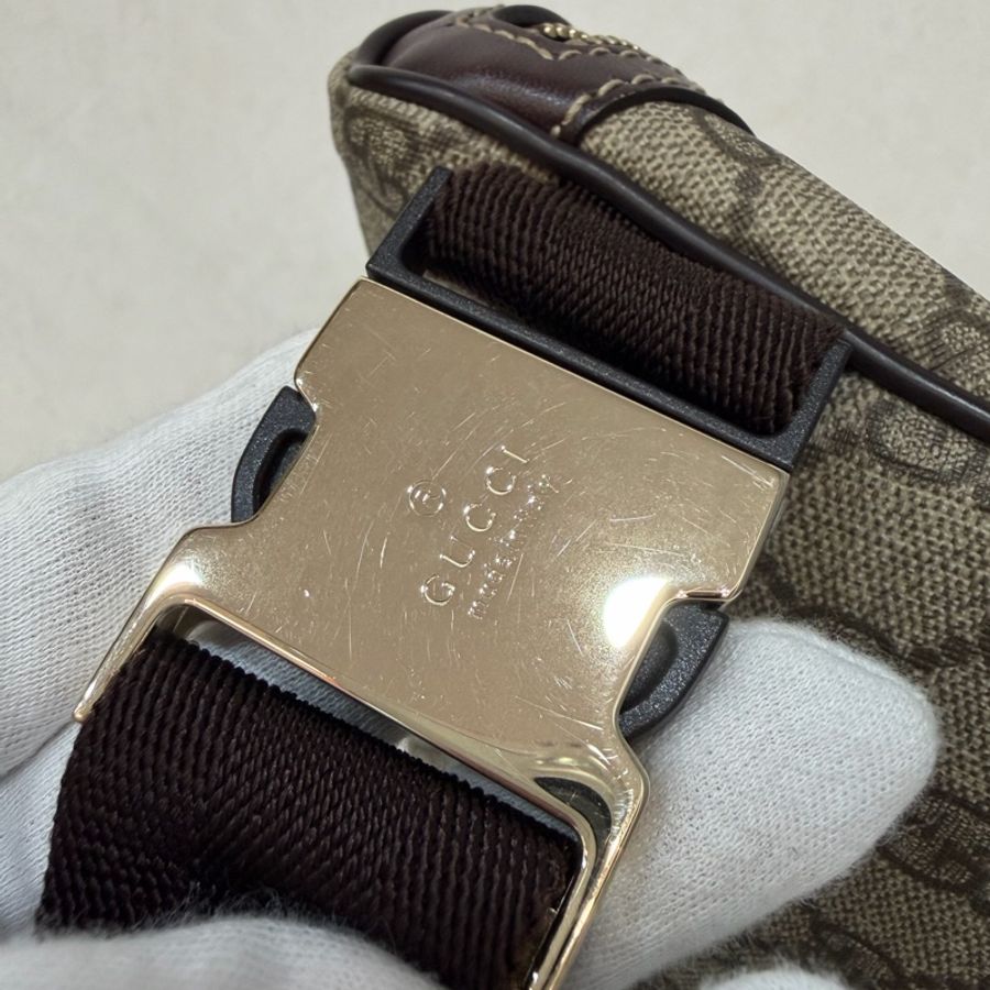 GUCCI 233269 咖皮 防水 PVC 銀釦 胸口包 腰包-23