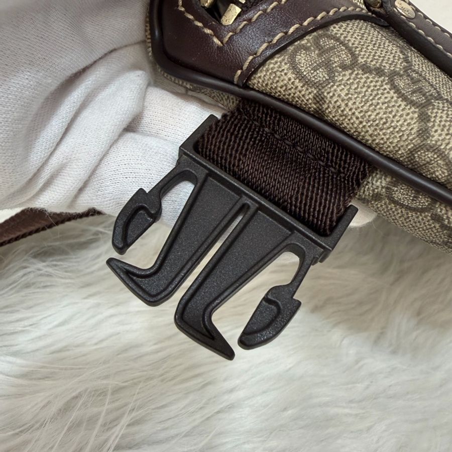 GUCCI 233269 咖皮 防水 PVC 銀釦 胸口包 腰包-25